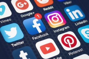 Navigating the Risks of Social Media with Cybersecurity Navigating the Risks of Social Media with Cybersecurity